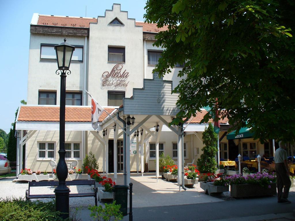 Siesta Club Apartman Harkan Exterior foto